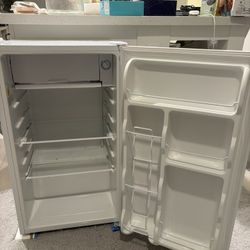 3.2 Cu.Ft. Single Door Compact Refrigerator with Freezer, Slide Out Glass Shelf, Perfect for Homes, Offices, Dorms, White 200