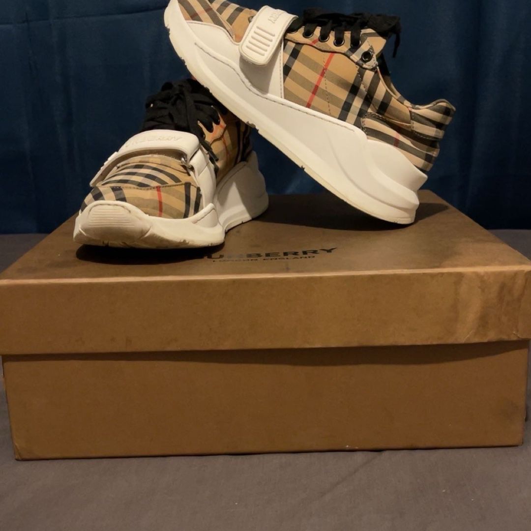 Burberry Size 8 (41) 