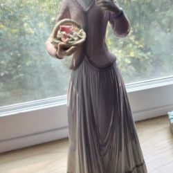 Lladro Innocence in Bloom

