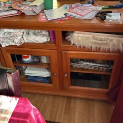 TV stand with retractable TV stand