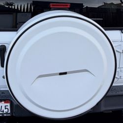 18-inch bright white custom Jeep wheel cover