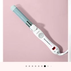 NEW - Beachwaver S-Series
Rotating Curling Iron .75inch