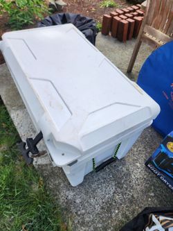 Cooler 80 quart Cascade Mountain Tech