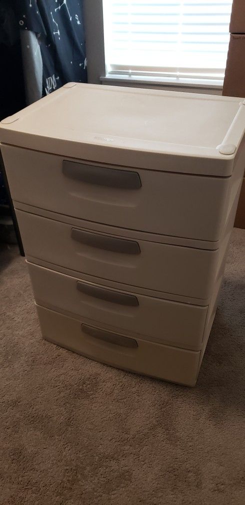 Plastic Rubbermaid drawers. for Sale in Visalia, CA - OfferUp