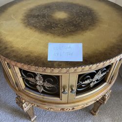 Hollywood Regency Rococo Design Round Gilt Wood Table