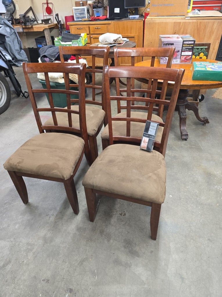 4 Dining Table Chairs