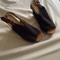 American Eagle Black And Tan Wedges Heels 
