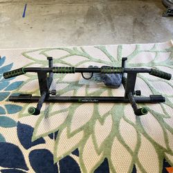 Sturdy pull-up bar 50% off