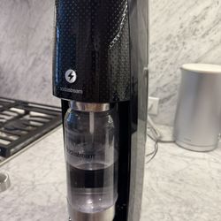 Soda Stream+3 full soda bottles