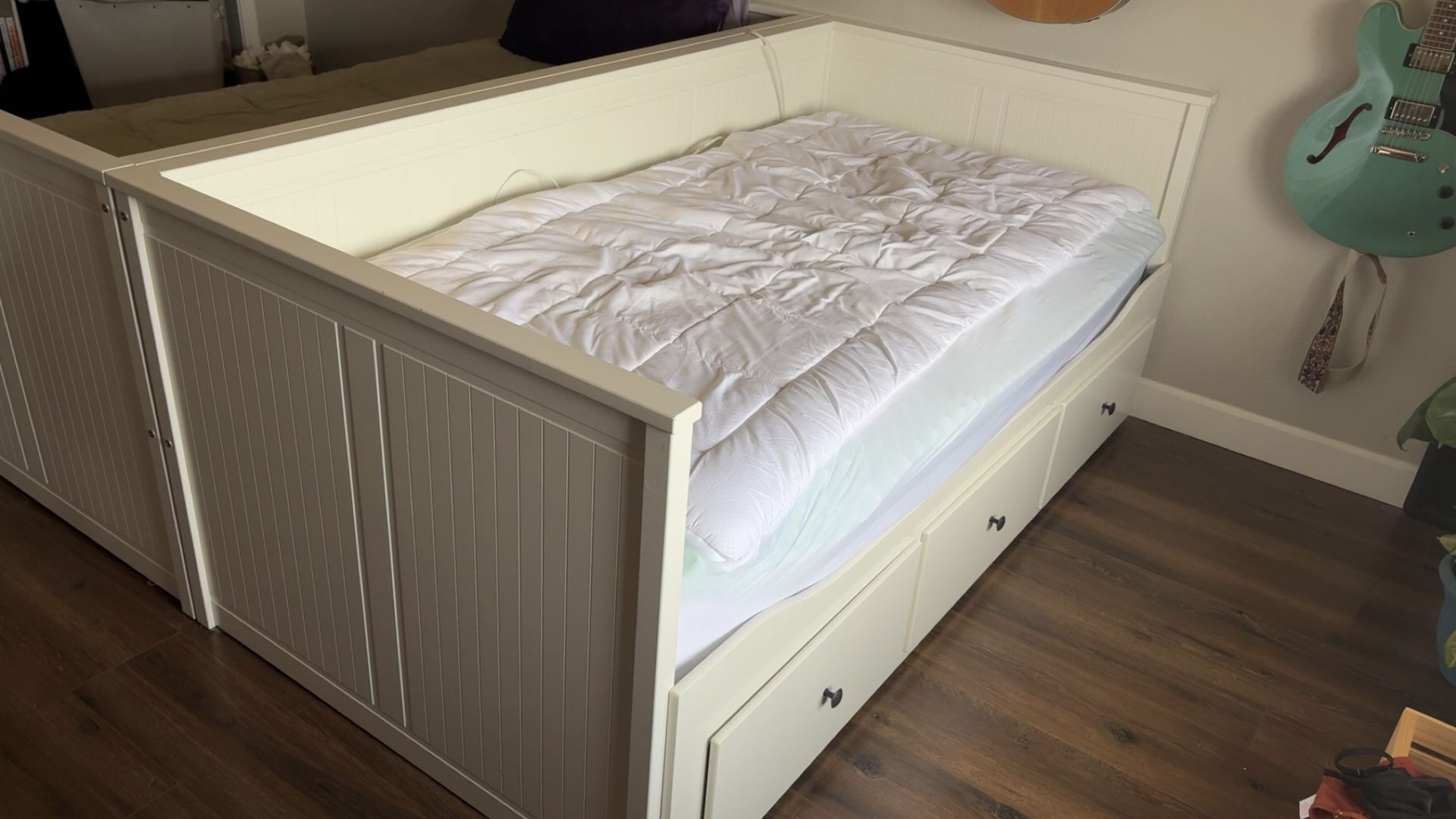 Two Twin Daybeds With Trundle & Drawers