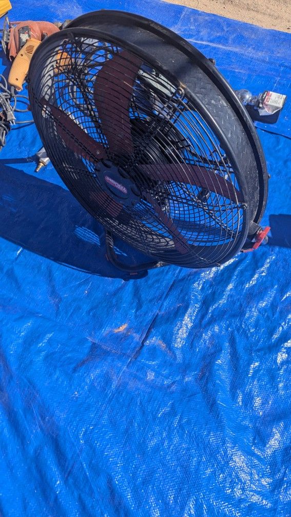 Fan $25 Located In Mesa Main Street And Gilbert Rd