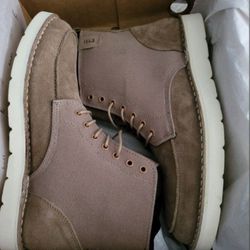Mens Casual Boots Size 9 Brand New In  Box 