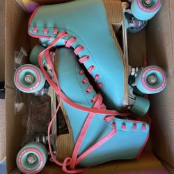 Retro-Style Women's Roller Skates - Turquoise with Pink Accents