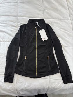 Lululemon jacket size 4 brand new CROPPED