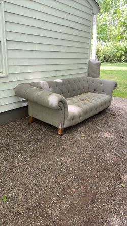 FREEE COUCH