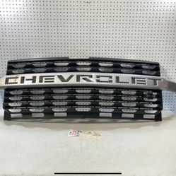 2019 2021 CHEVROLET SILVERADO 1500 Z71 FRONT GRILLE PAINTED OEM 