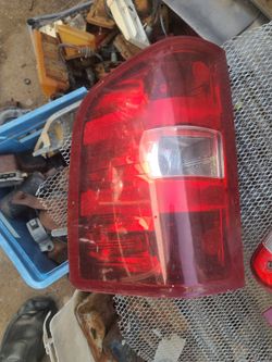 2008 Silverado Drivers Tail Light 3 Bulb Type