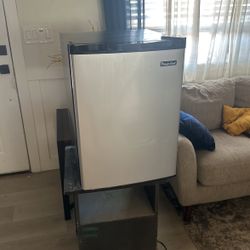 Magic Chef Mini Fridge