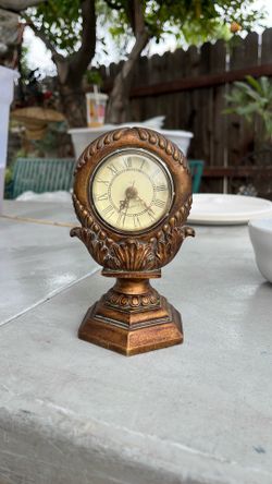 Wood desk clock