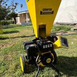 Champion Power Equipment
3 in. Dia 224 cc 2-in-1 Upright Gas Powered Wood Chipper Shredder