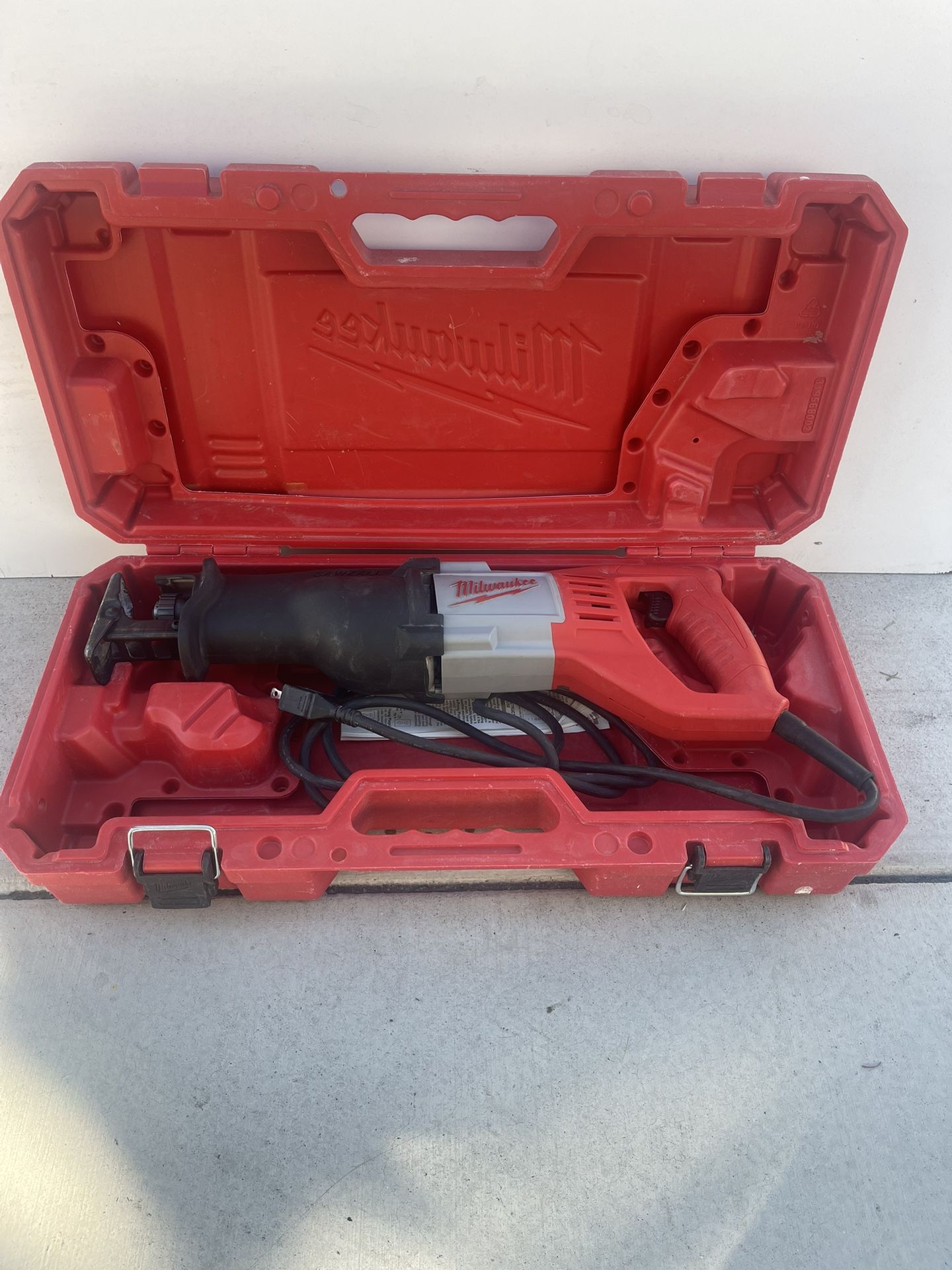 Milwaukee 12 Amp SAWZALL Reciprocating Saw with Case