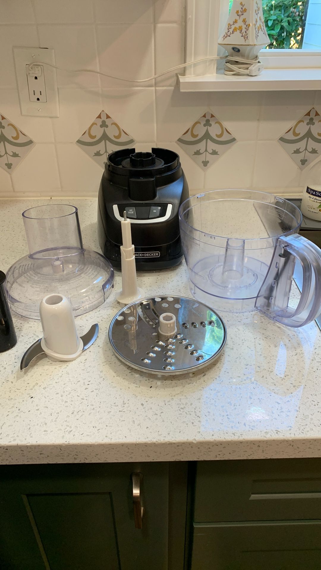 Black & Decker-Food Processor- Chopper, Slicer, Mincer And Masher. All-In-One