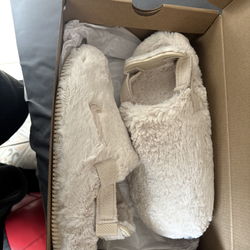 Nike fluffy slippers
