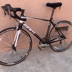 Road Bike- Giant defy Aluxx 2016