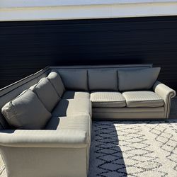 GRAY SECTIONAL COUCH/SOFA