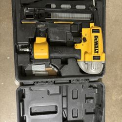 Dewalt Finish Nail Gun 16 GA Straight Nail