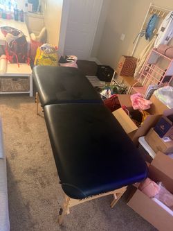 Massage/treatment table
