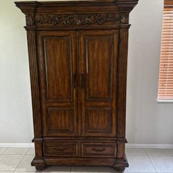 Armoire/ Entertainment Center 