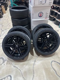 24” Gloss black DUB wheels 6x139.7