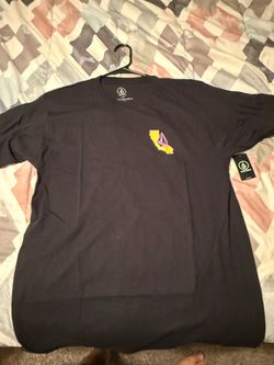 Volcom shirt. (L)