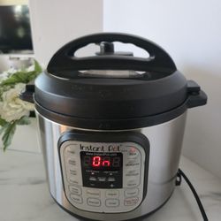 Instant Pot 10 Cups / Like New 