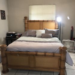 Queen Wooden Bedroom Set