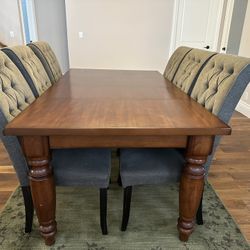 Pottery Born Dining Table Set Extendable 4 To 6 Seaters. Prime Condition