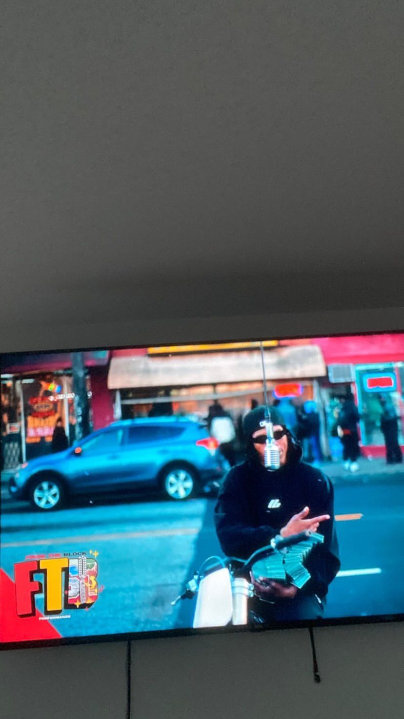 65 Inch Roku Tv 200$