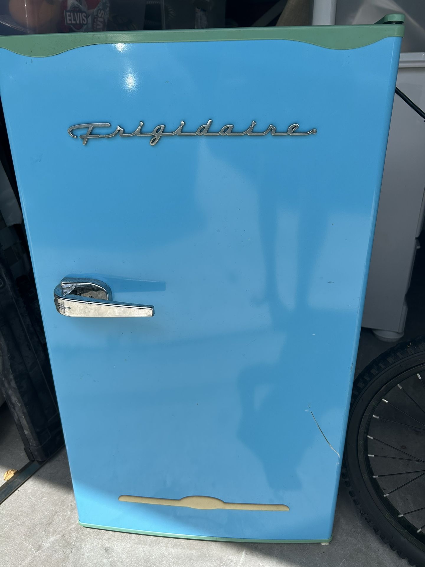 Frigidaire Retro Mini Fridge