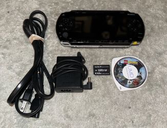 SONY PLAYSTATION PORTABLE PSP HANDHELD CONSOLE WITH VIDEO GAME & CHARGER