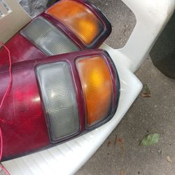 2001-06 Chevrolet Tahoe Yukon Suburban Tail Lights 
