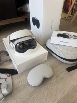 Apple Vision Pro, perfect condition, original box