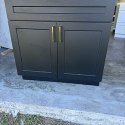 Vanity Matte Black Shaker 36”