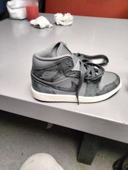 Size 6 Distressed Gray