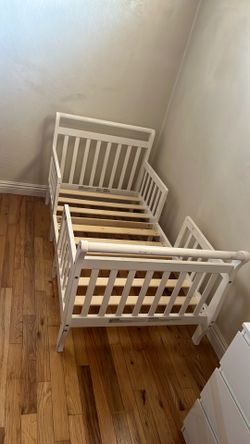 Toddler Bed Frame (no mattress)
