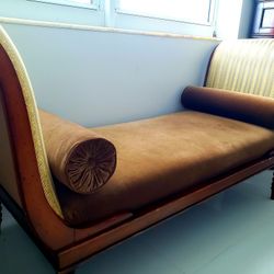 Empire Meridienne Recamier Chaise Lounge in Carved Mahogany