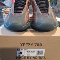 YEEZY 700 "Copper Fade" Size 10.5