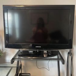 32” SAMSUNG TV with Brand New Roku