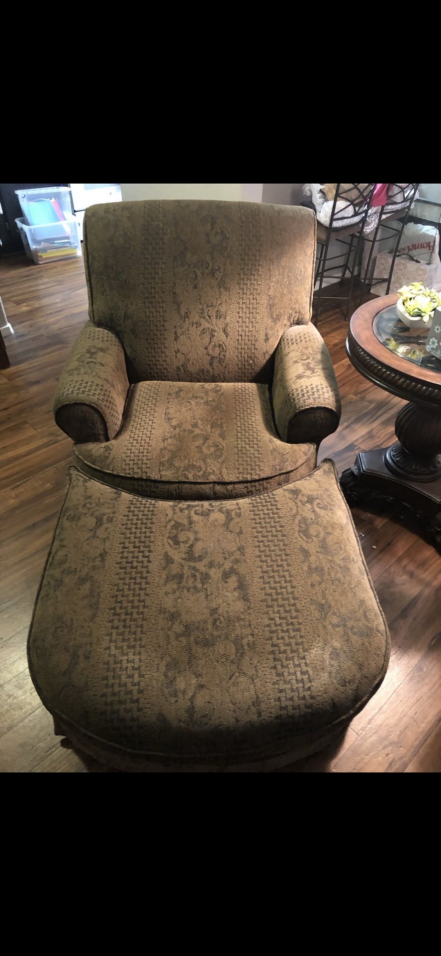 Custom Chaise With Split Ittoman