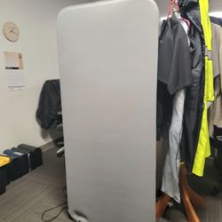 Room Divider-Privacy Wall Screen☆ Like New! Real quality.